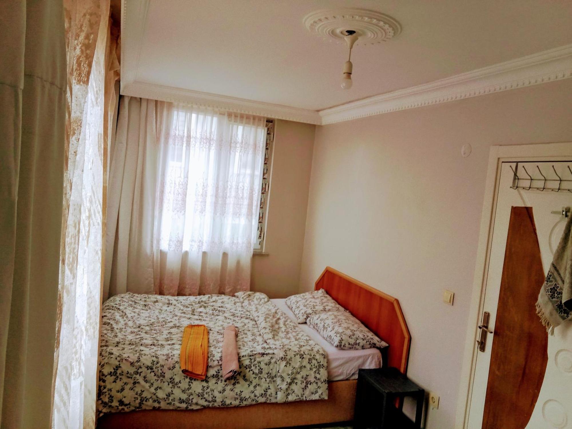 Ahmet Teacher Hotel, 5 Minutes From The Airport Arnavutkoy Екстериор снимка