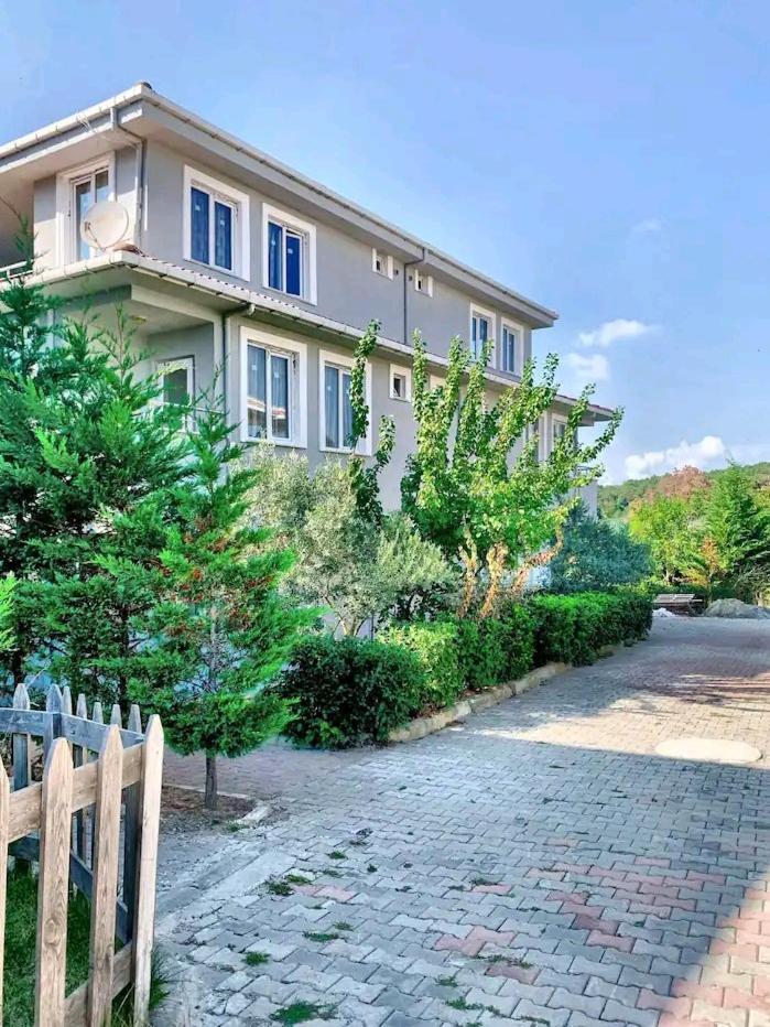 Ahmet Teacher Hotel, 5 Minutes From The Airport Arnavutkoy Екстериор снимка