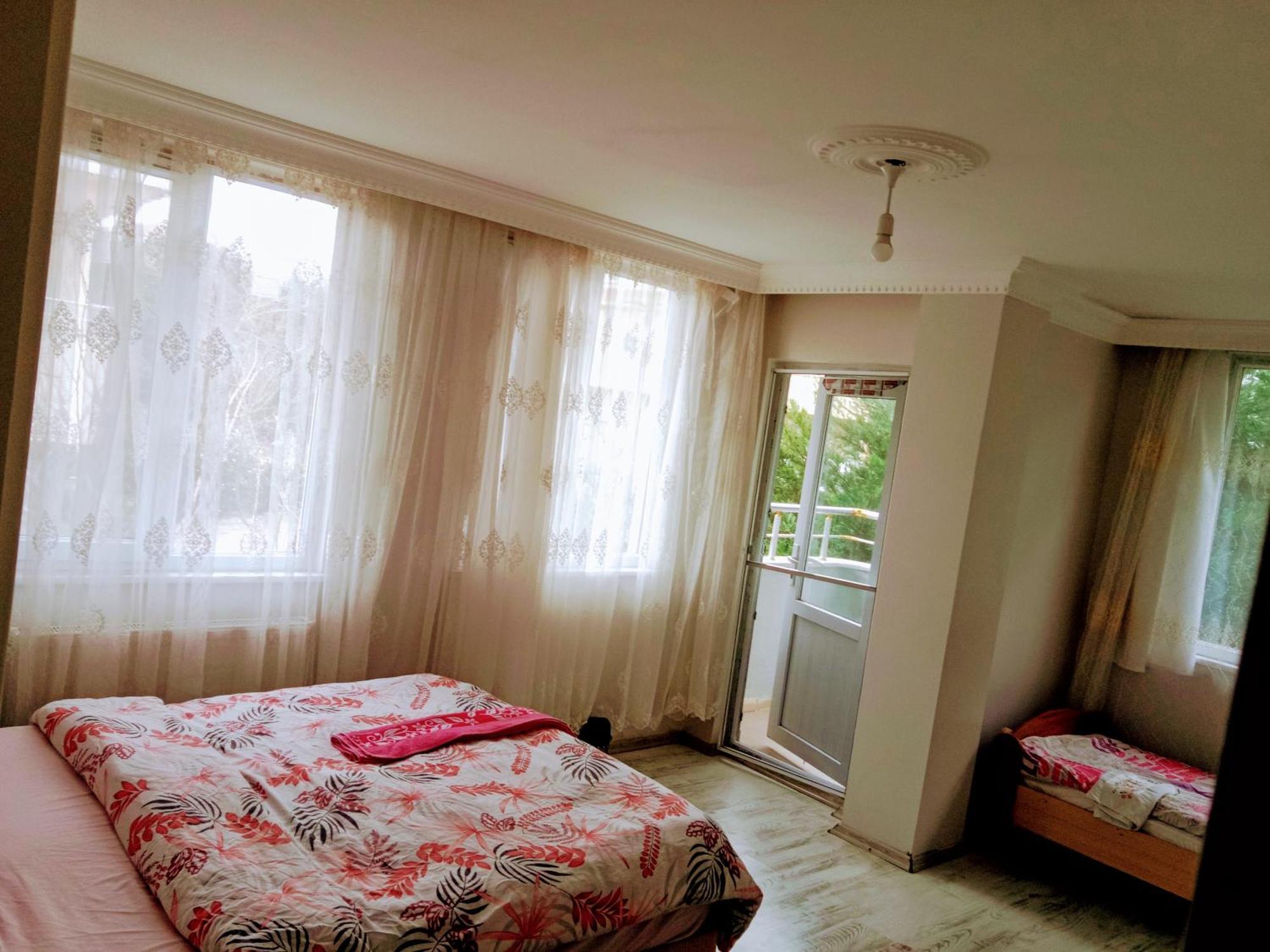 Ahmet Teacher Hotel, 5 Minutes From The Airport Arnavutkoy Екстериор снимка