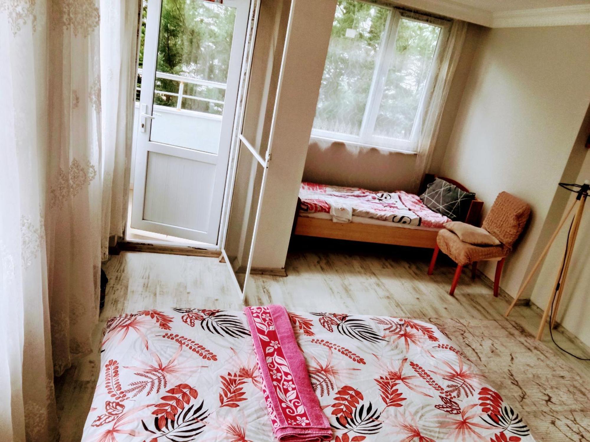 Ahmet Teacher Hotel, 5 Minutes From The Airport Arnavutkoy Екстериор снимка