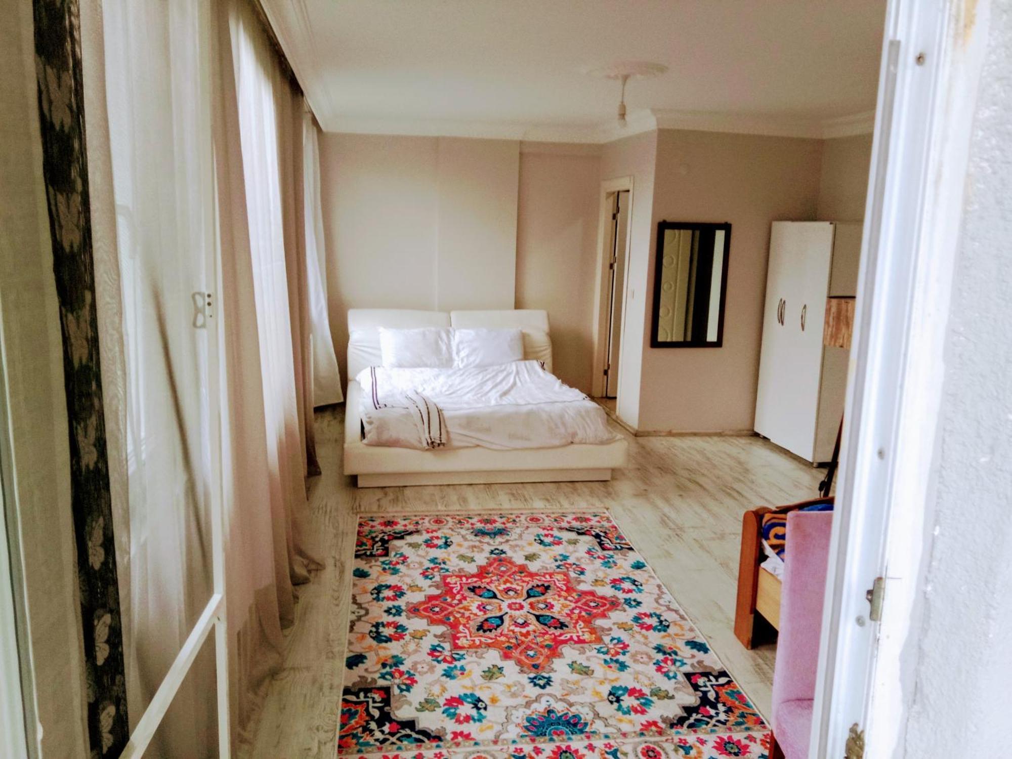 Ahmet Teacher Hotel, 5 Minutes From The Airport Arnavutkoy Екстериор снимка